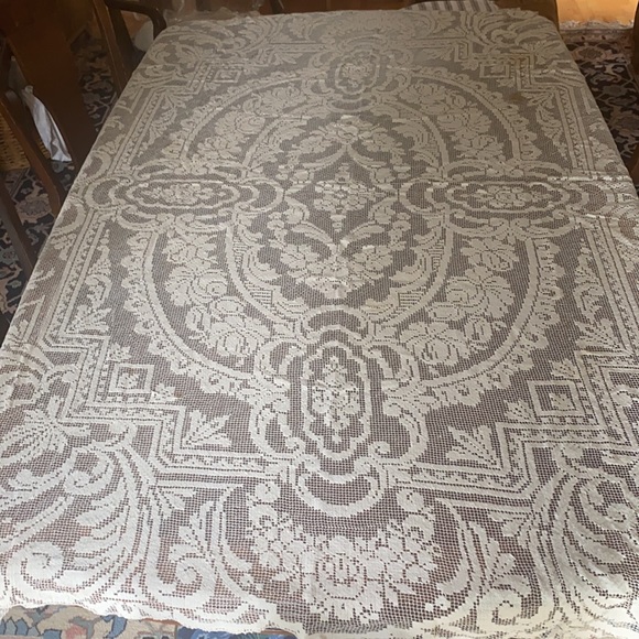 Heirloom handmade filet lace tablecloth - Picture 2 of 5